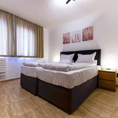 Yeti Grand Monastery * パンポロボ