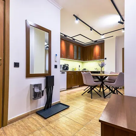 Yeti Grand Monastery * パンポロボ