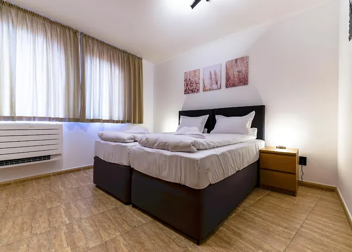 Yeti Grand Monastery * パンポロボ