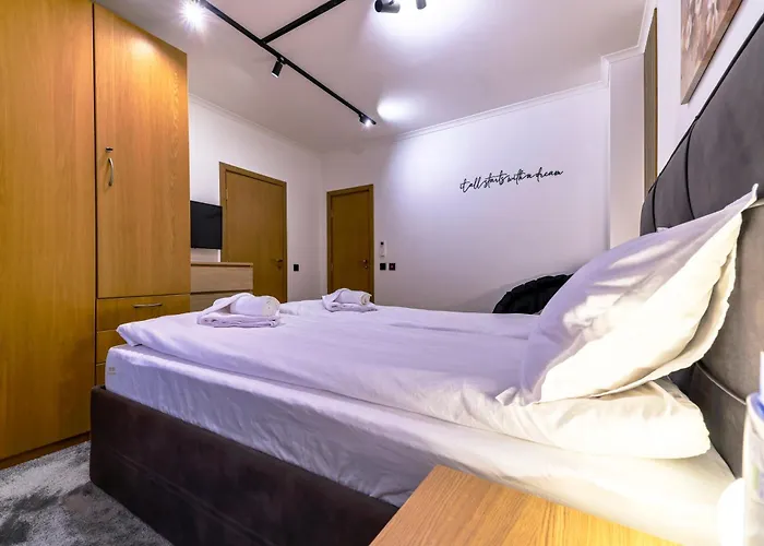 Yeti Grand Monastery パンポロボ