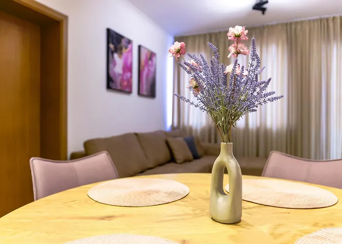 Yeti Grand Monastery パンポロボ