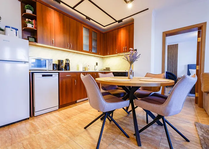 Yeti Grand Monastery アパート