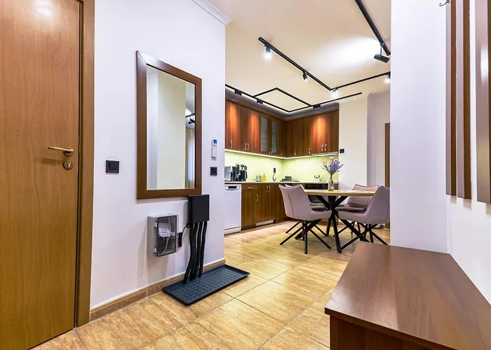 Yeti Grand Monastery * パンポロボ