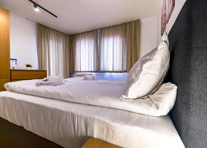 Yeti Grand Monastery アパート パンポロボ